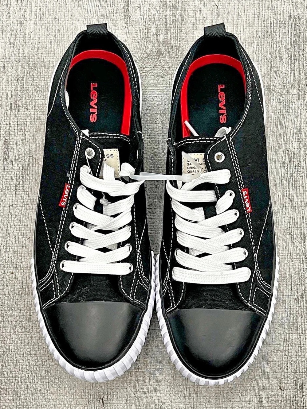 Levi's Men's Black & White Sneakers US 9.5 Like New